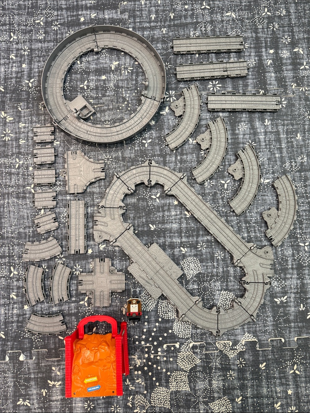 Thomas Take-n-Play Tidmouth Tunnel Set and Extra Track